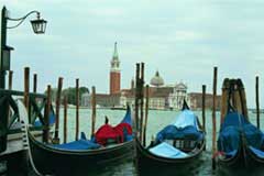 Gndolas en Venecia; Tamao real= 240 pxels de ancho